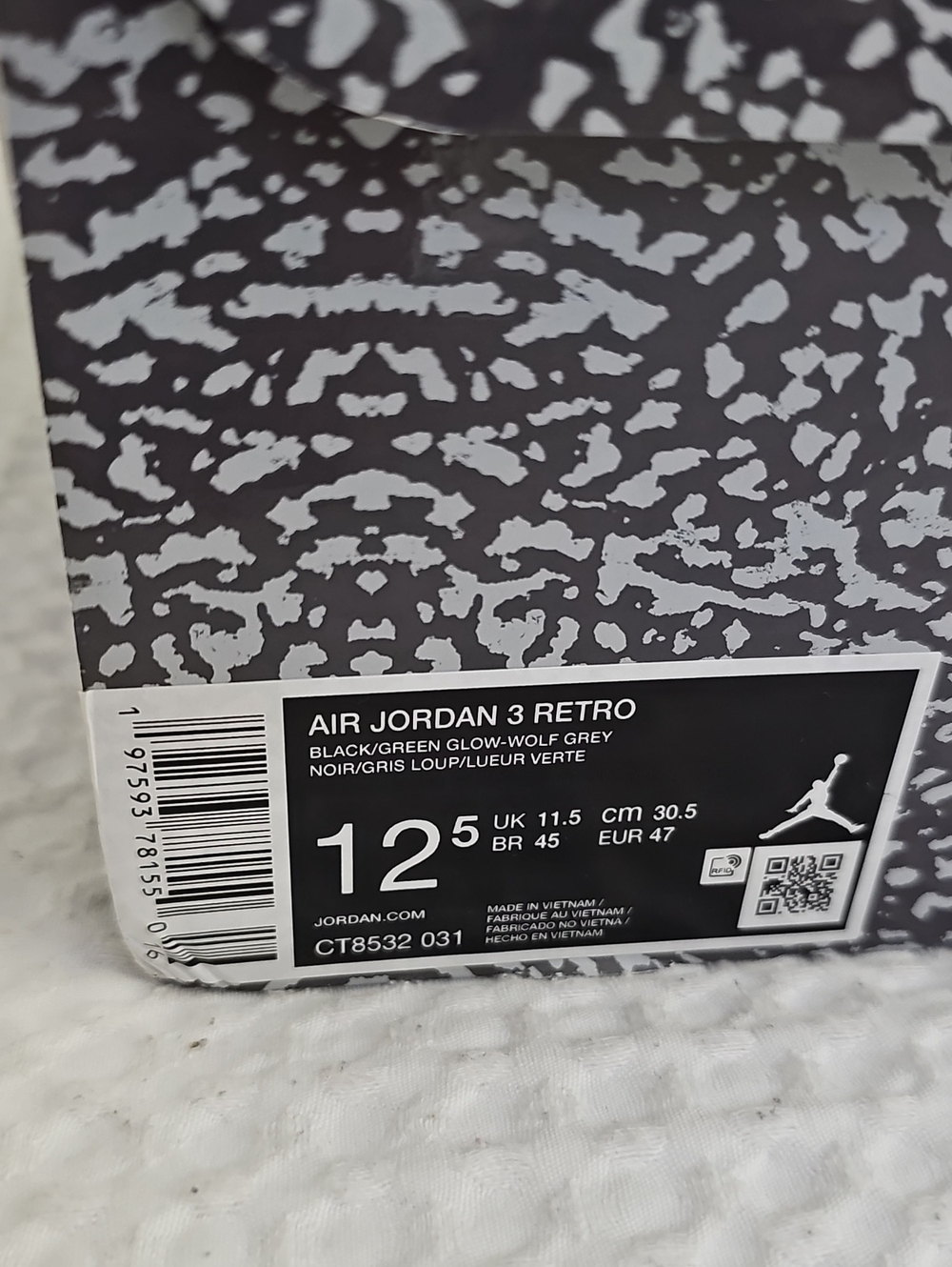 Air Jordan 3 Retros 12.5 Men's Leather Sneakers with Mint Accents - Picture 6 of 7